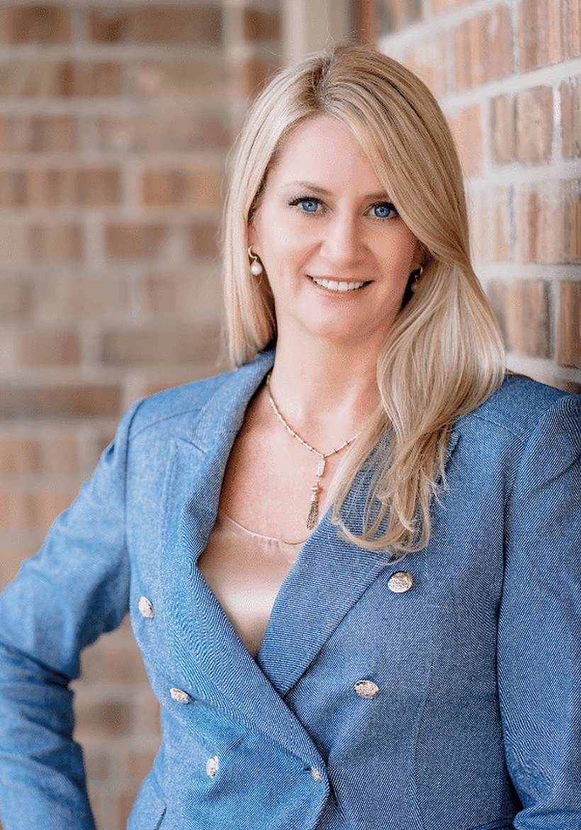 Dara Dealy, Founder